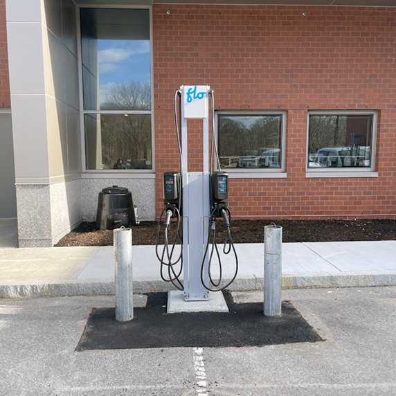 Electric vehicle charging station